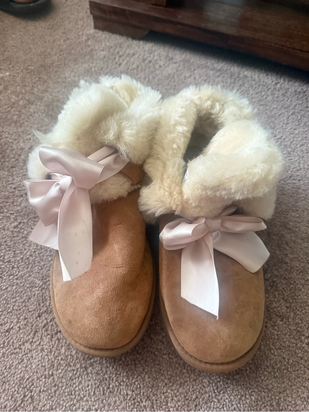 Uggs women’s Gita Cozy Suede Booties with Ribbon - Tan/Cream